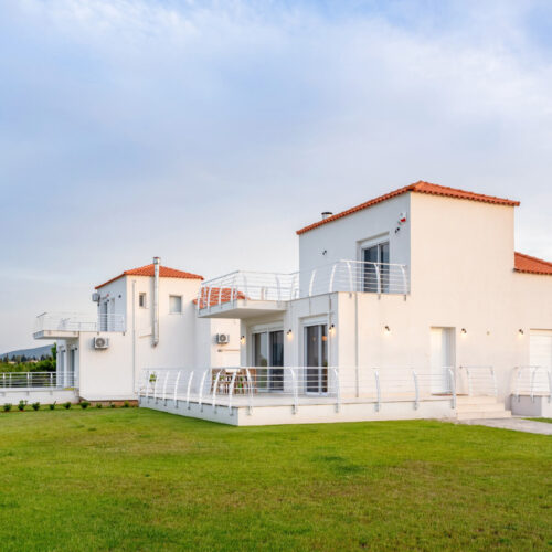 Μοντέρνα Κατοικία στον Μπουρνώντα